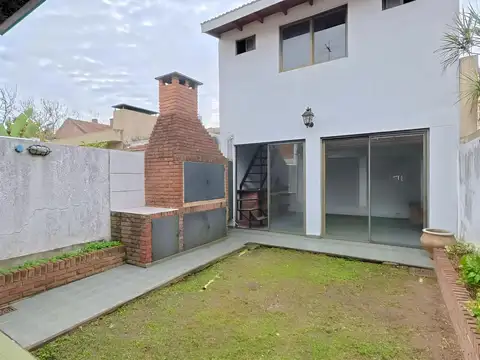 VENTA CASA DUPLEX 3 DORMITORIOS QUINCHO MARTÍNEZ