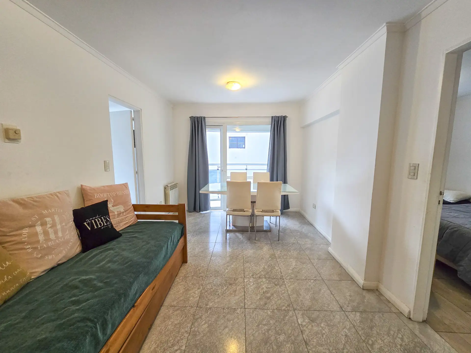 Departamento 2 amb. con balcón y cochera - 3 de Febrero y San Luis