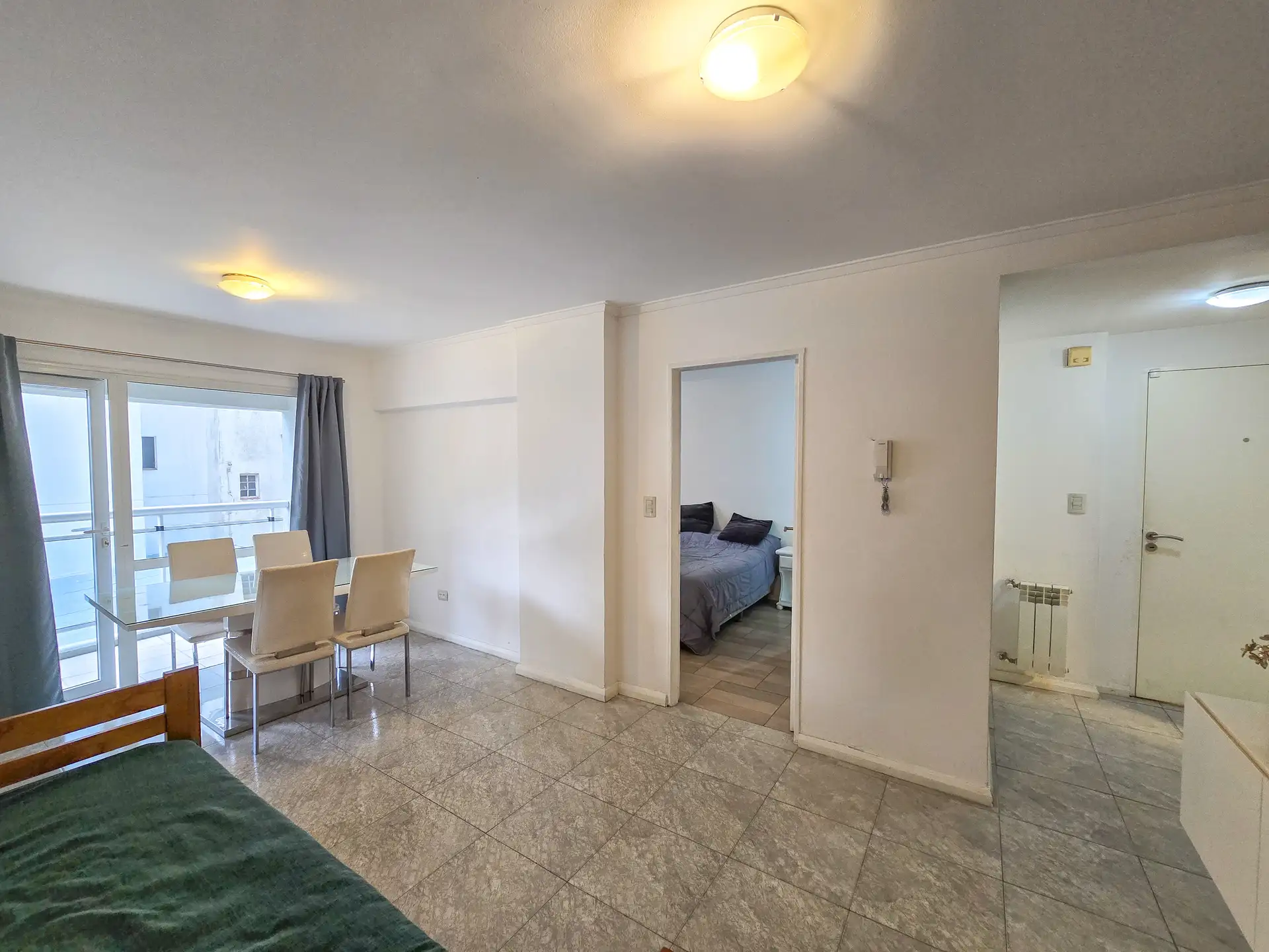 Departamento 2 amb. con balcón y cochera - 3 de Febrero y San Luis