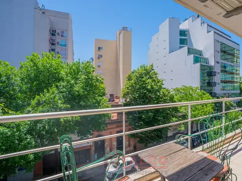 Moderno Monoambiente con balcón a la calle