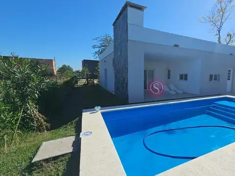 Casa  en Alquiler en Santa Lucia, Pilar del Este, Pilar