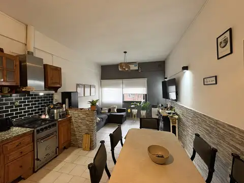 Venta de ph 3 ambientes con patio. Excelente Ubicacion