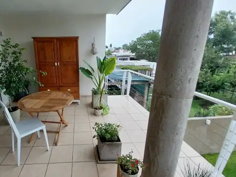 Casa 8 ambientes con 3 baños