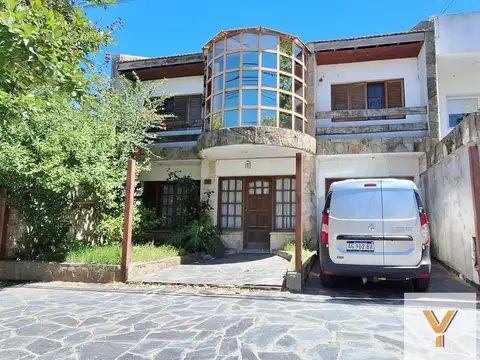 Casa en venta - 4 Dormitorios 4 Baños - Cochera - 389Mts2 - Saladillo