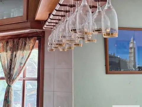 Casa 6 ambientes con 2 baños