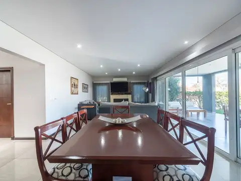 Casa 7 ambientes con 6 baños