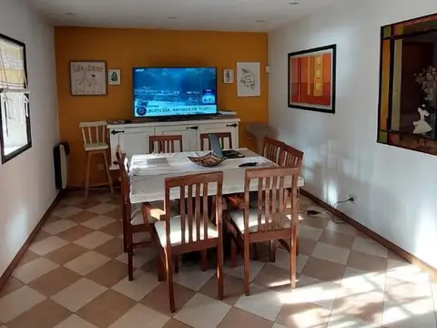 Casa en Venta con 3 cocheras