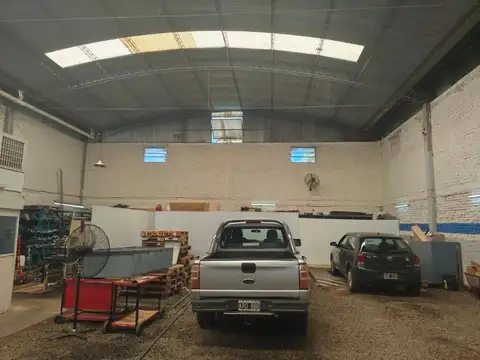 ALQUILO GALPÓN COMERCIAL E INDUSTRIAL, VILLA URQUIZA POSADAS.