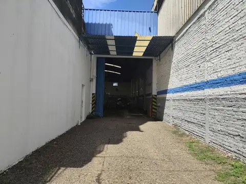 ALQUILO GALPÓN COMERCIAL E INDUSTRIAL, VILLA URQUIZA POSADAS.