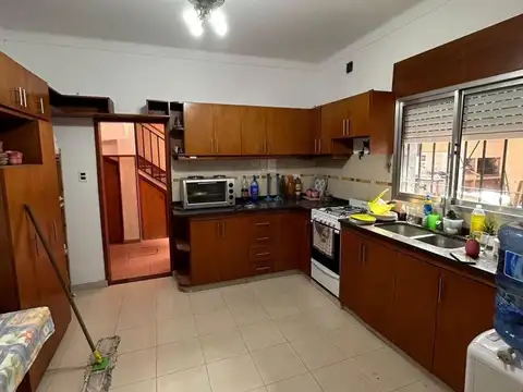 Casa 5 ambientes con 2 baños