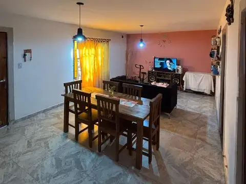 Casa 3 ambientes con 1 baño