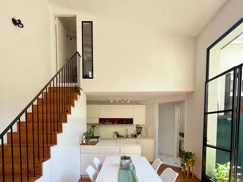 PH Remodelado a Nuevo en Almagro - 1° piso por escalera