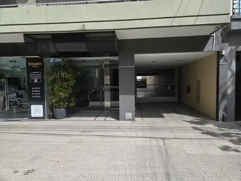 Amplio Monoambiente con Balcón, sin muebles, Excelente Ubicación Sum Parrilla