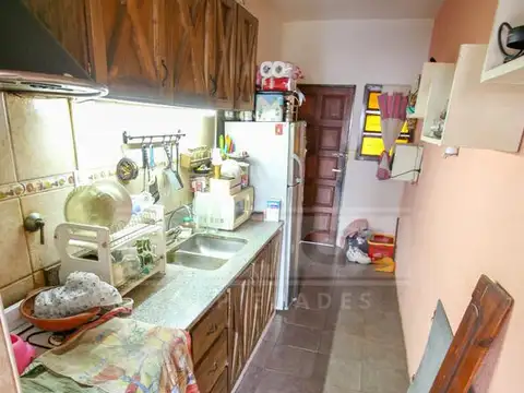 Casa 6 ambientes con 2 baños