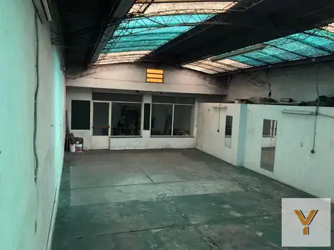 Casa en Venta - 3 Dormitorios 3 Baños - Cochera - Galpón - 246.55mts2 - Flores