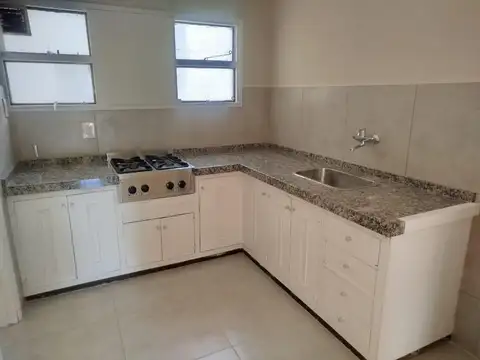 Departamento 6 ambientes con 2 baños