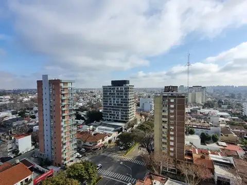 Excelente monoambiente piso alto con vista abierta. Full Amenities.