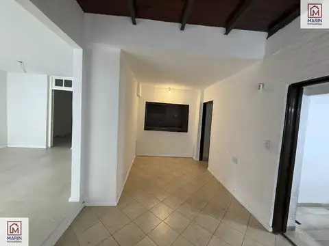 Casa 5 ambientes con 4 baños