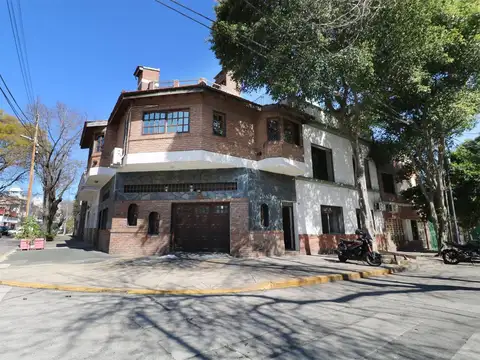 PH 3 amb. en PB al frente Parque Chas Apto Crédito