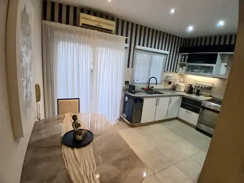 Depto Tipo Casa 4 ambientes con 2 baños