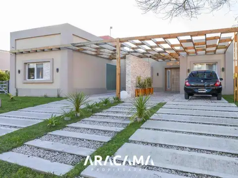 Casa en Venta Barrio Privado Santa Rita