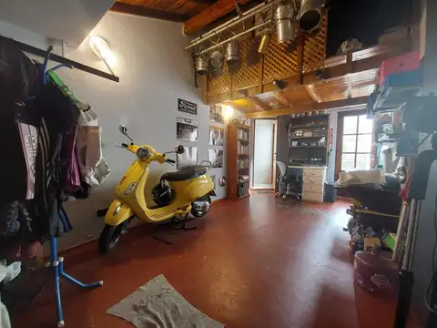 CASA 4 AMBIENTES C/GARAGE Y FONDO