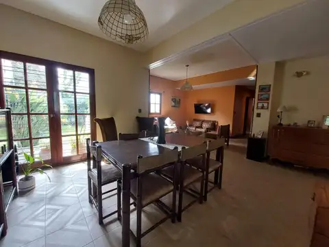 Casa 4 ambientes con 3 baños