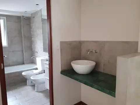 Venta departamento 2 dormitorios con cochera Refineria