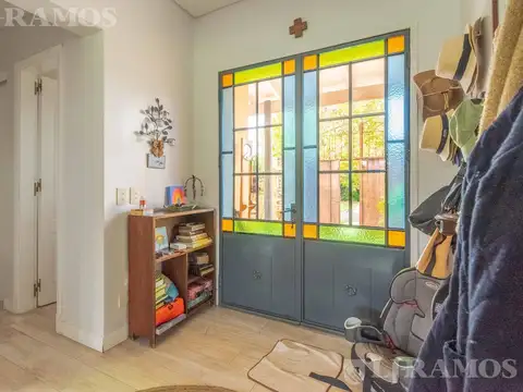 Casa 6 ambientes con 2 baños