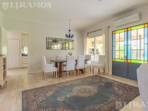 Casa en Venta con 2 cocheras