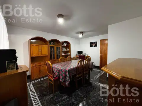 Casa 4 ambientes con terraza y escritorio