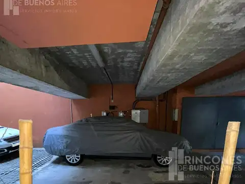 Cómoda cochera cubierta  en Barracas