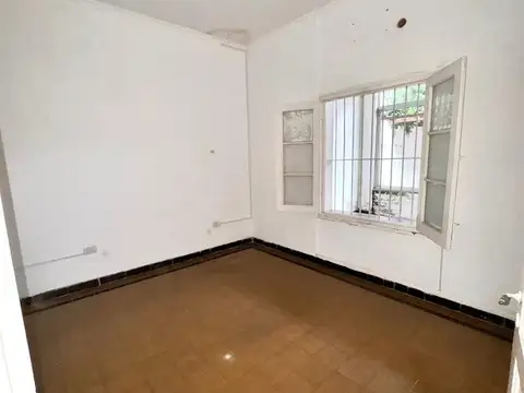 Casa 6 ambientes con 2 baños