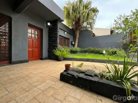 Casa en venta en Merlo con cochera