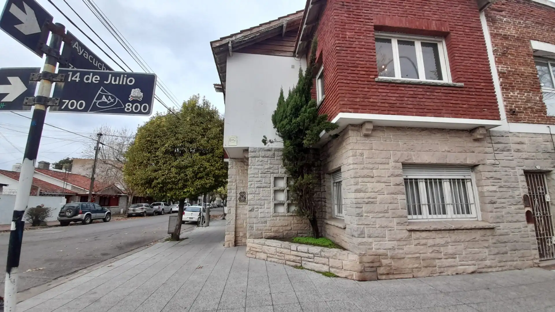 VENTA CASA 4 AMBIENTES CON GARAGE LA PERLA