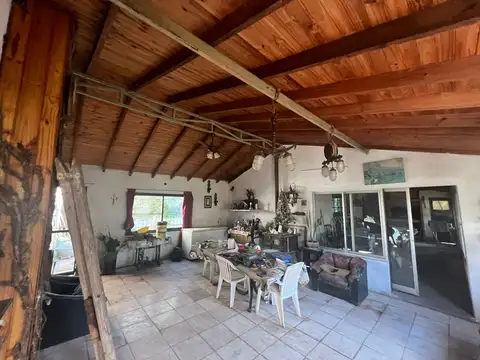 Casa 7 ambientes con 2 baños