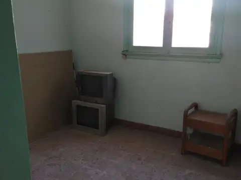 Casa 6 ambientes con 2 baños