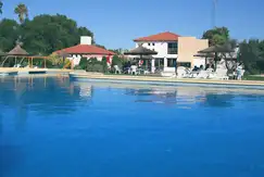 Áreas comunes piscina, club-house en Pago Chico Club de Campo, Country Club