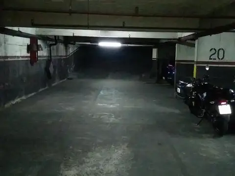 Cochera para 2 autos en Balvanera!