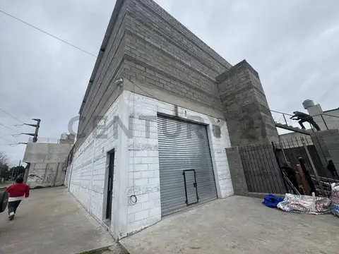 Venta de importante GALPON EN BURZACO