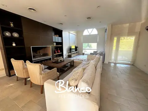 Casa 4 ambientes con 4 baños