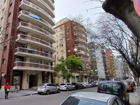 Venta departamento 3 ambientes con balcón y cochera, Centro Mar del Plata.