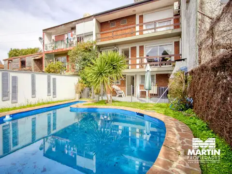 Casa en venta en Martinez 5 amb con jardín y pileta