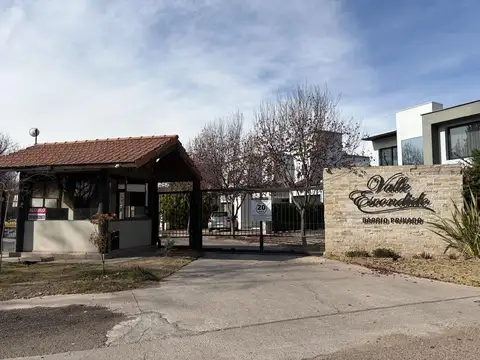 Casa en Alquiler con 3 cocheras