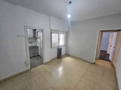 Departamento 2 ambientes al contrafrente en zona Centro