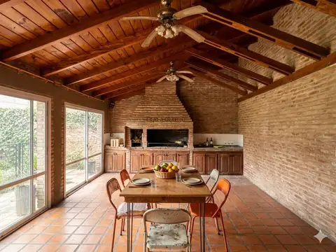 Casa 7 ambientes con 3 baños