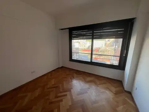 HERMOSO DEPARTAMENTO 3 AMBIENTES AL FRENTE CON BALCÓN
