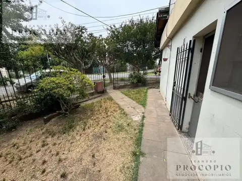 Casa 4 ambientes en dos plantas  en venta en Francisco Alvarez