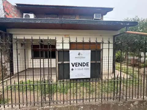 Casa 4 ambientes en dos plantas  en venta en Francisco Alvarez