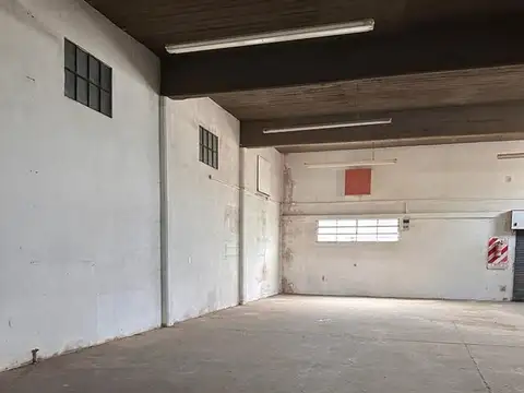 Galpon + Dpto 3 amb sobre Av. Fair - Excelente Ubicacion
